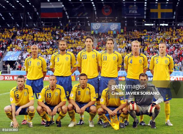 Players of the Swedish team pose before the Euro 2008 Championships Group D football match Russia vs. Sweden on June 18, 2008 at the Tivoli Neu...