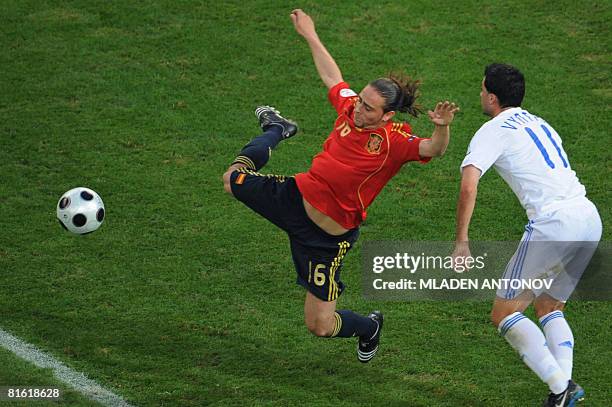 Spanish forward Sergio Garcia vies with Greek defenderr Loukas Vyntra during the Euro 2008 Championships Group D football match Greece vs. Spain on...