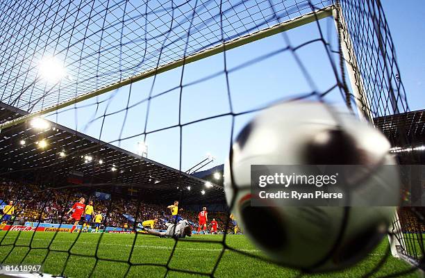Roman Pavlyuchenko of Russia scores the opening goal during the UEFA EURO 2008 Group D match between Russia and Sweden at Stadion Tivoli Neu on June...