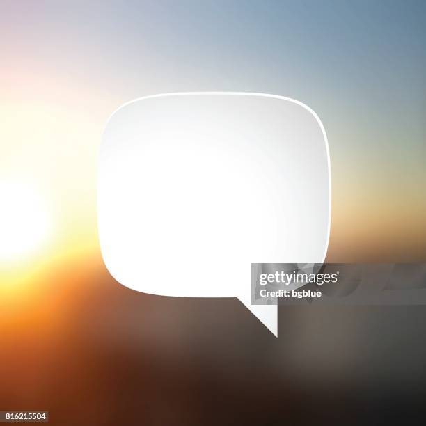 stockillustraties, clipart, cartoons en iconen met tekstballon op abstracte achtergrond wazig zonsondergang - engaged sunset