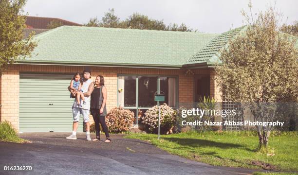families from new zealand - new zealand housing stock pictures, royalty-free photos & images