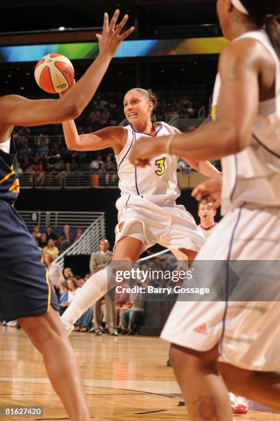 Diana Taurasi of the Phoenix Mercury passes the ball against the Connecticut Sun at U.S. Airways Center June 18, 2008 in Phoenix, Arizona. NOTE TO...