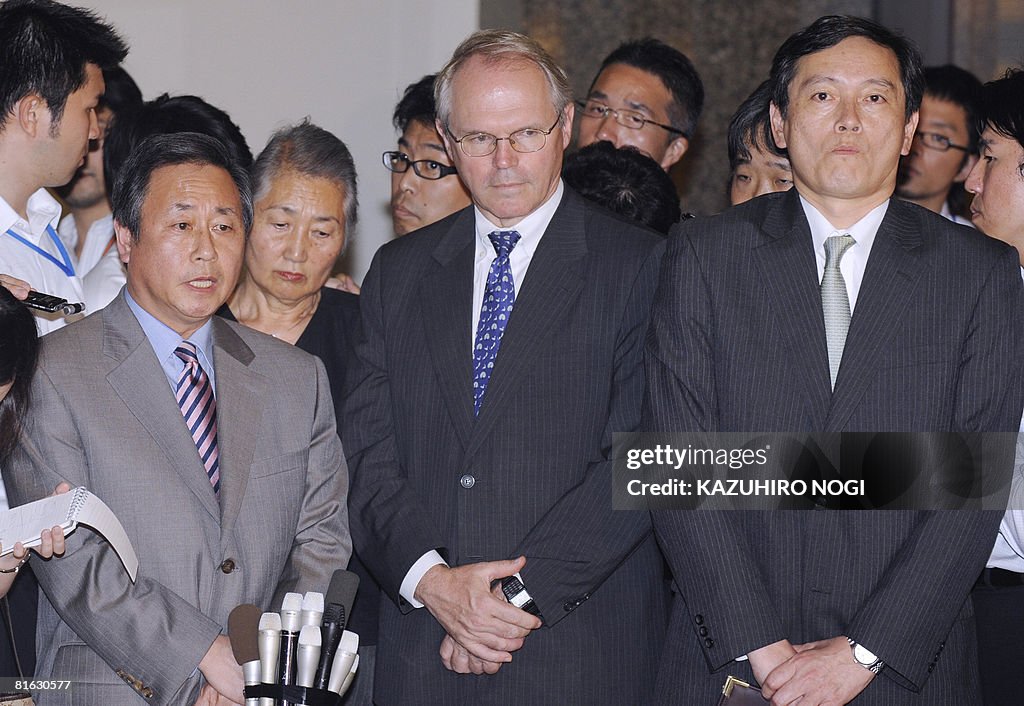 South Korea's nuclear envoy Kim Sook (L)