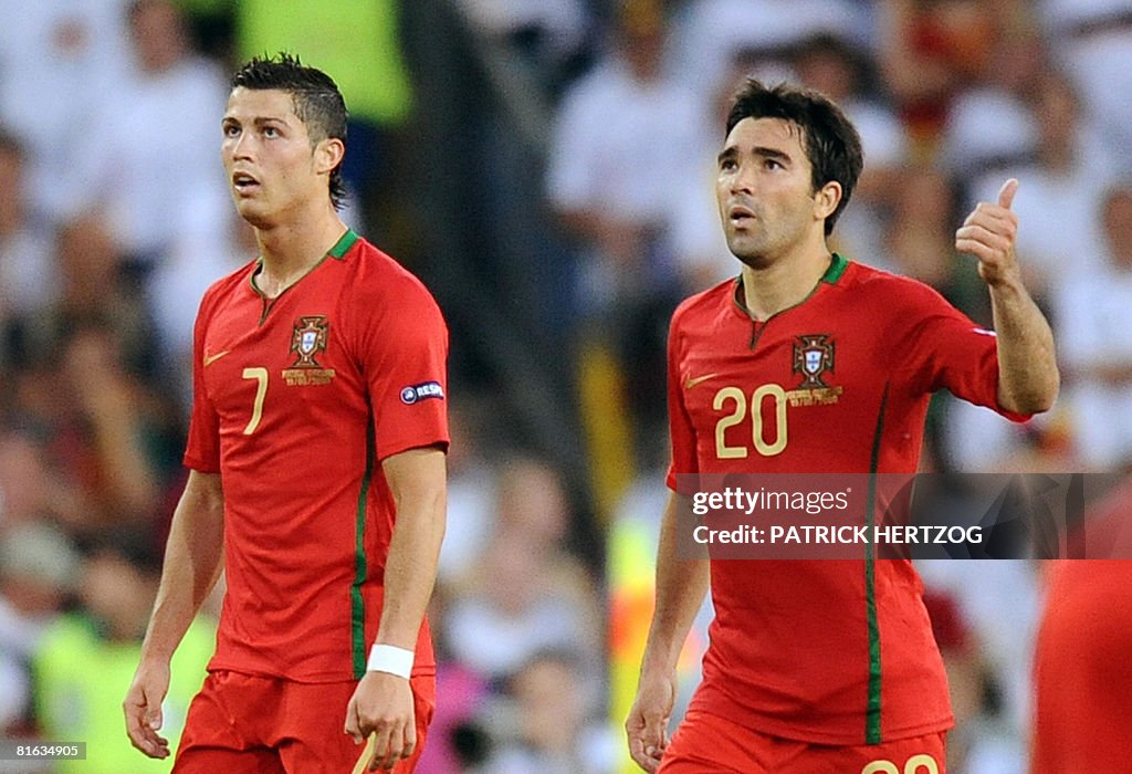 Portuguese midfielder Deco (R) gives a t