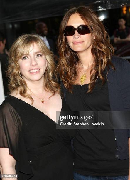 Producer Lisa Roberts Gillan and her sister actress/producer Julia Roberts attend the premiere of "Kit Kittredge: An American Girl" on June 19, 2008...
