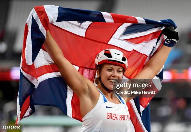 Hannah Cockroft of Great Britain celebrates victory in the Women's 800m T34 Final during day four of the IPC World ParaAthletics Championships 2017...