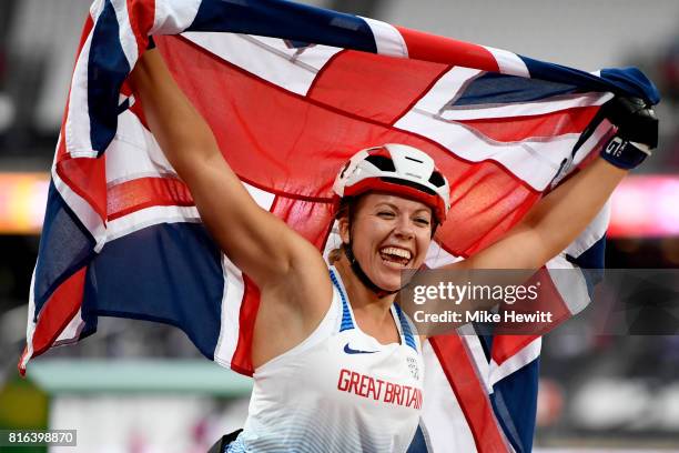 Hannah Cockroft of Great Britain celebrates victory in the Women's 800m T34 Final during day four of the IPC World ParaAthletics Championships 2017...