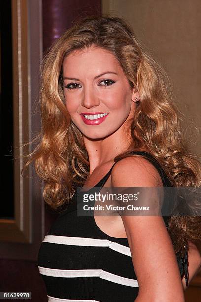 Personality Isabel Madow attends the "En la Oscuridad" premiere at Plaza Reforma on June 20, 2008 in Mexico City, Mexico.