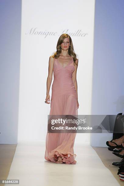 Model wearing Monique Lhuillier Spring 2005