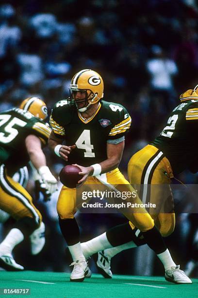 Quarterback Brett Favre of the Green Bay Packers turns to handoff against the Dallas Cowboys in the 1994 NFC Divisional Playoff Game at Texas Stadium...