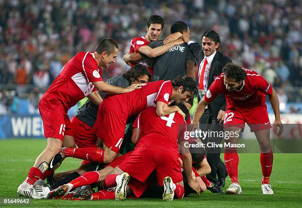Rustu Renceber Rüstü Recber Photos and Premium High Res Pictures - Getty Images