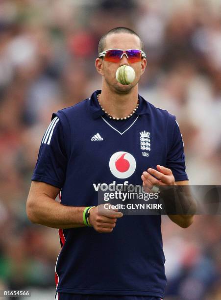 England's Kevin Pietersen handles the ball during the third one-day international at Nevil Road in Bristol on June 21, 2008. AFP PHOTO/GLYN KIRK