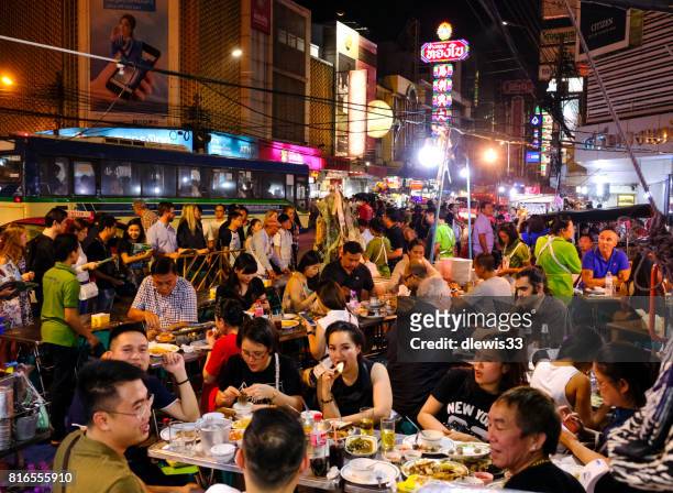 dining on the street in chinatown, bangkok, thailand - crowded restaurant stock pictures, royalty-free photos & images