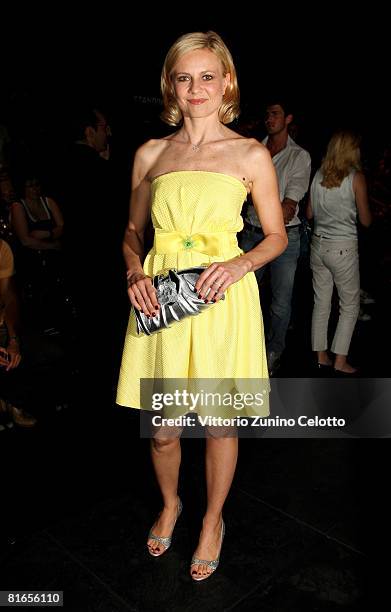 Personality Antonella Elia attends Carlo Pignatelli Outside fashion show as part of Milan Fashion Week Spring/Summer 2009 on June 21, 2008 in Milan,...