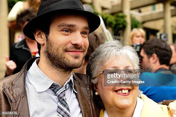 Actor Charlie Cox poses for a photo with fan Luisa Barlow at the photocall for the film "Stone of Destiny" on day four of the Edinburgh International...