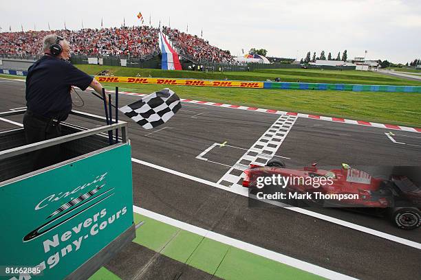 Formula 1 Finish Line Photos and Premium High Res Pictures - Getty Images