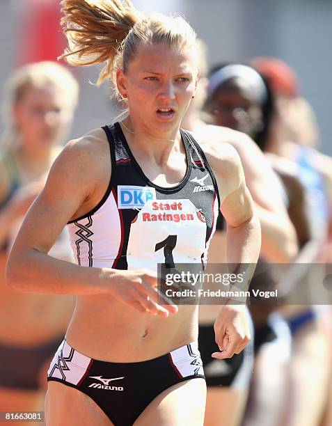 Lilli Schwarzkopf of Germany compete in the 800m event in the Heptathlon during the Erdgas Track and Field Meeting on June 22, 2008 in Ratingen,...