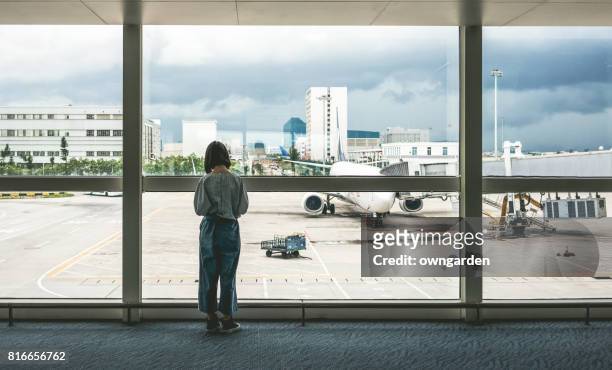 portrait of smiling girl waiting in airport - breakout bildbanksfoton och bilder