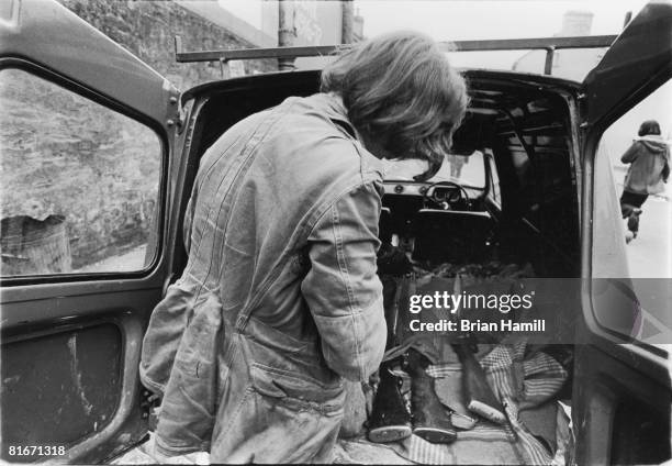Ira With Rifles Ira Weapons Photos and Premium High Res Pictures - Getty Images