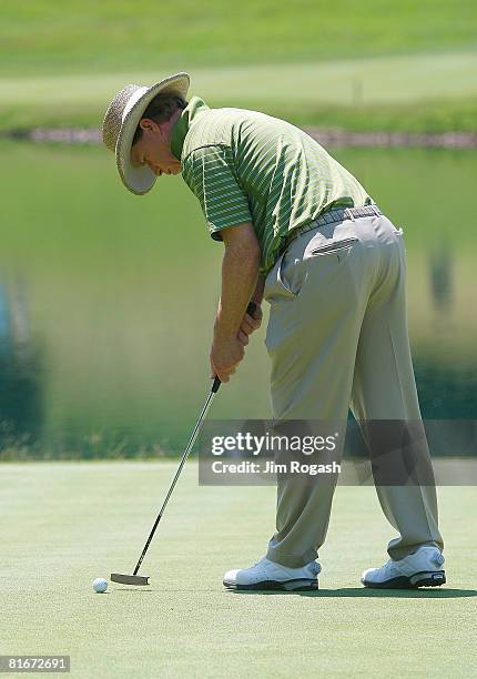 Briny Baird putts during the second round of the Travelers Championship at TPC River Highlands held on June 20, 2008 in Cromwell, Connecticut.