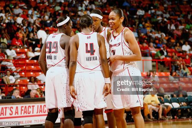 Hamchetou Maiga-Ba, Mwadi Mabika, Michelle Snow, and Tina Thompson of the Houston Comets huddle on the court during the WNBA game against the Atlanta...