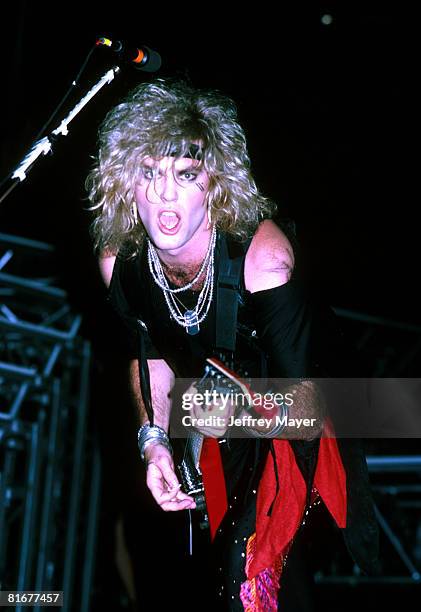 19 Guitarist Robbin Crosby Of Ratt Dies At Age 42 File Photos Photos ...