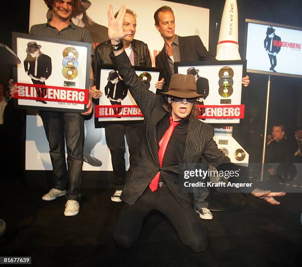 Singer Udo Lindenberg poses during the Platin and Triple-Gold Award at the 'Bank' on June 23, 2008 in Hamburg, Germany.