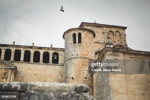 the santa juliana collegiate church santillana del - sierra de cantabria imagens e fotografias de stock