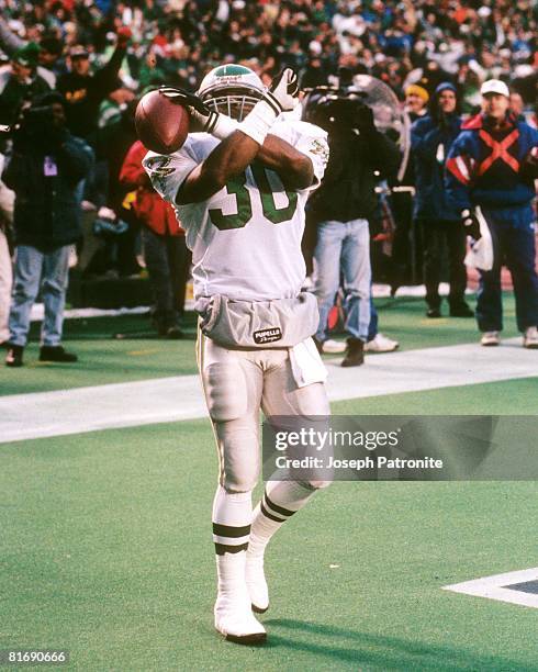 Running back Charlie Garner of the Philadelphia Eagles celebrates after scoring against the Detroit Lions in the 1995 NFC Wildcard Game at the...