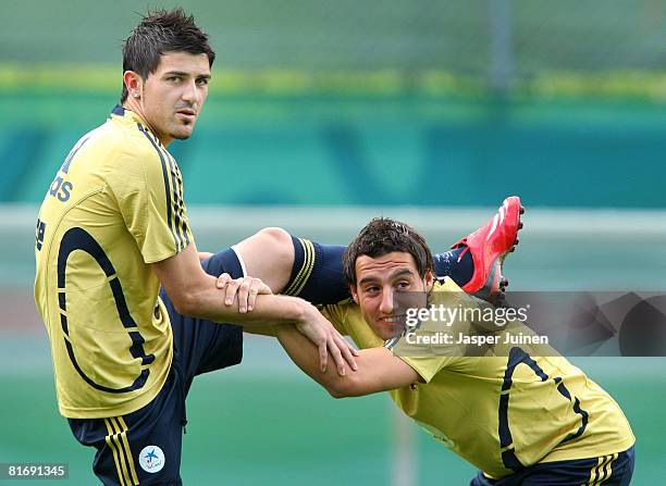 David Villa of Spain excercises with his teammate Santi Cazorla during a training session at the Kampl training ground on June 24, 2008 in Neustift...