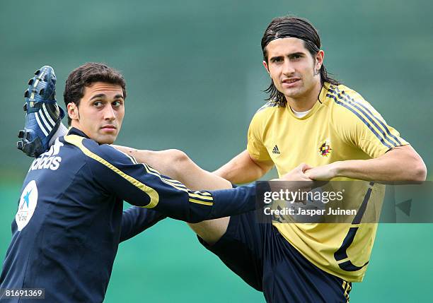 Alvaro Arbeloa of Spain excercises with his teammate Ruben de la Red during a training session at the Kampl training ground on June 24, 2008 in...