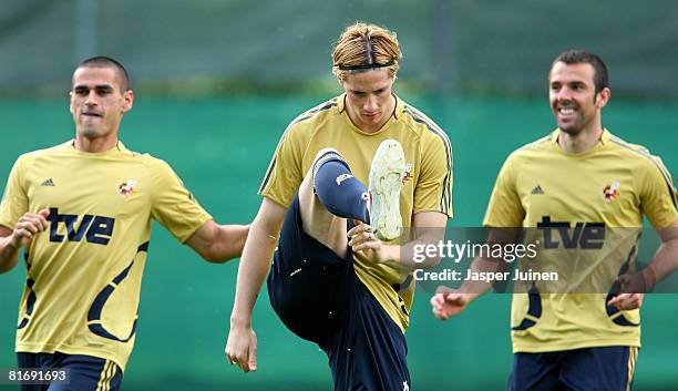 Fernando Torres of Spain exercises with teammates during a training session at the Kampl training ground on June 24, 2008 in Neustift Im Stubaital,...
