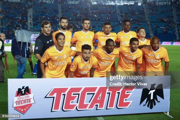 Players of Porto pose for a photo prior a match between Cruz Azul and Porto as part of Super Copa Tecate at Azul Stadium on July 17, 2017 in Mexico...