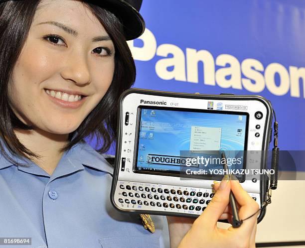 Model displays Matsushita Electric Industrial's heavy-duty handheld PC "Toughbook U1", equipped with Intel's ultra low power consumption Atom...