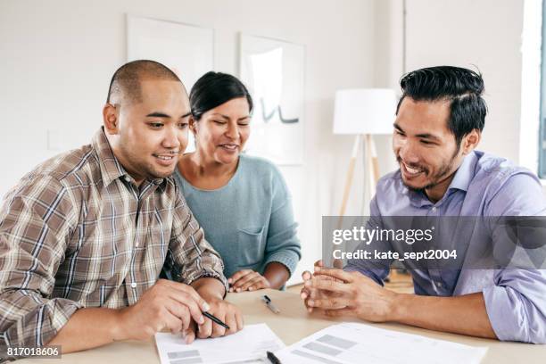 werken aan hypotheekrente - different loans stockfoto's en -beelden