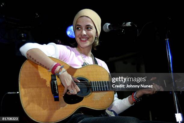 501 Samantha Ronson 2004 Stock Photos, High-Res Pictures, and Images ...