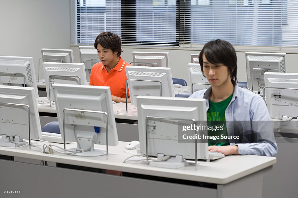 Studenti in sala computer
