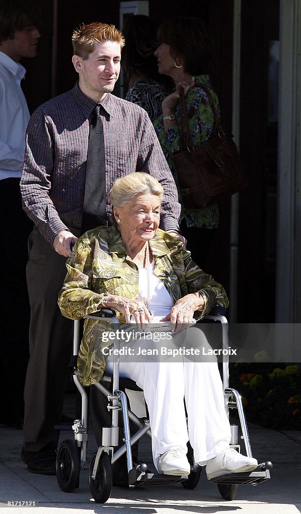 Esther Williams attends Cyd Charisse's Funeral Service at Hillside ...