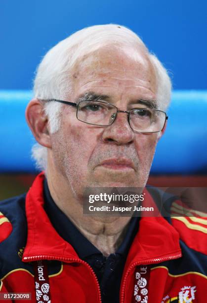 Spanish coach Luis Aragones prior to the UEFA EURO 2008 Semi Final match between Russia and Spain at Ernst Happel Stadion on June 26, 2008 in Vienna,...