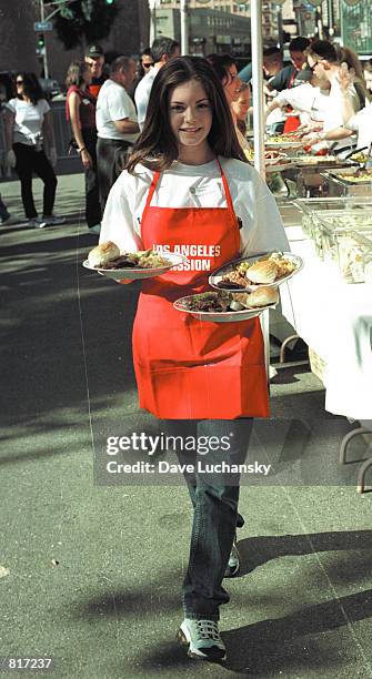 Shawna Waldron of CBS'' Ladies'' Man dishes out food for the homeless at the Los Angeles Mission on December 24, 1999.