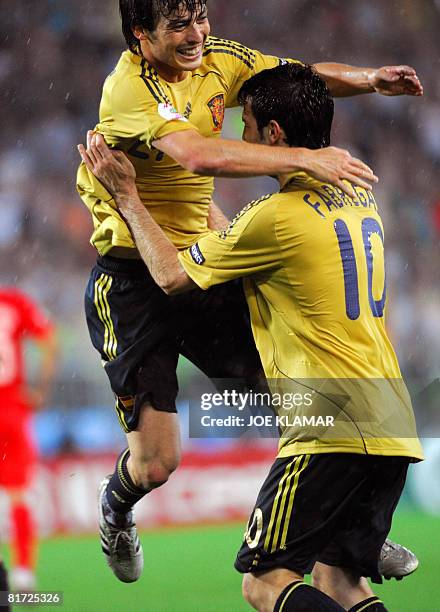 Spanish midfielder David Silva celebrates with midfielder teammate Cesc Fabregas after scoring his team's third goal during the Euro 2008...