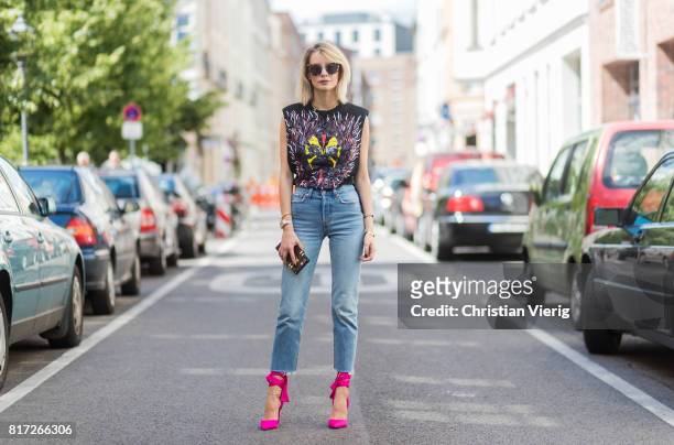 Lisa Hahnbueck wearing a sleeveless black Louis Vuitton SS 17 tshirt with print, light toned cropped Levis Wedgie denim jeans, pink Christian...