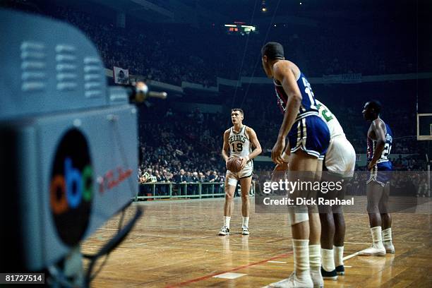 Don Nelson of the Boston Celtics shoots a free throw against the Cincinnati Royals circa 1967 at the Boston Garden in Boston, Massachusetts. NOTE TO...