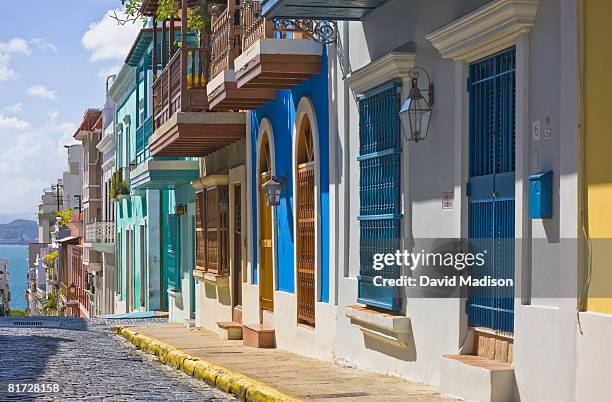 calle san justo (san justo street), old san juan, puerto rico. - old san juan fotografías e imágenes de stock