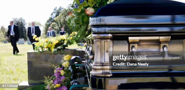 funeral procession in cemetery. - rouwstoet stockfoto's en -beelden