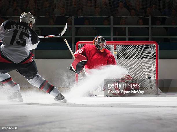 player scoring a goal in ice hockey - goaltender ice hockey player stock-fotos und bilder