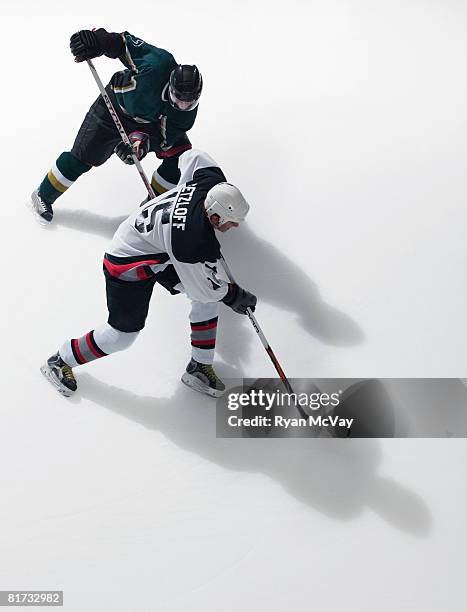 ice hockey player battling defender - hockeyschläger stock-fotos und bilder