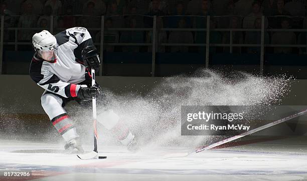 ice hockey players facing off - ijshockey stockfoto's en -beelden