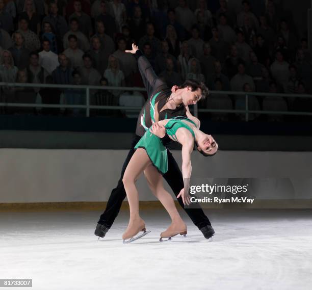 figure skating pair standing in finishing pose - ice skating pair fotografías e imágenes de stock