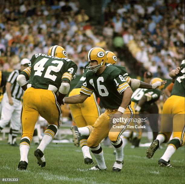 Green Bay Packers quarterback Scott Hunter hands off to running back John Brockington during a 26-10 victory over the Cleveland Browns on September...